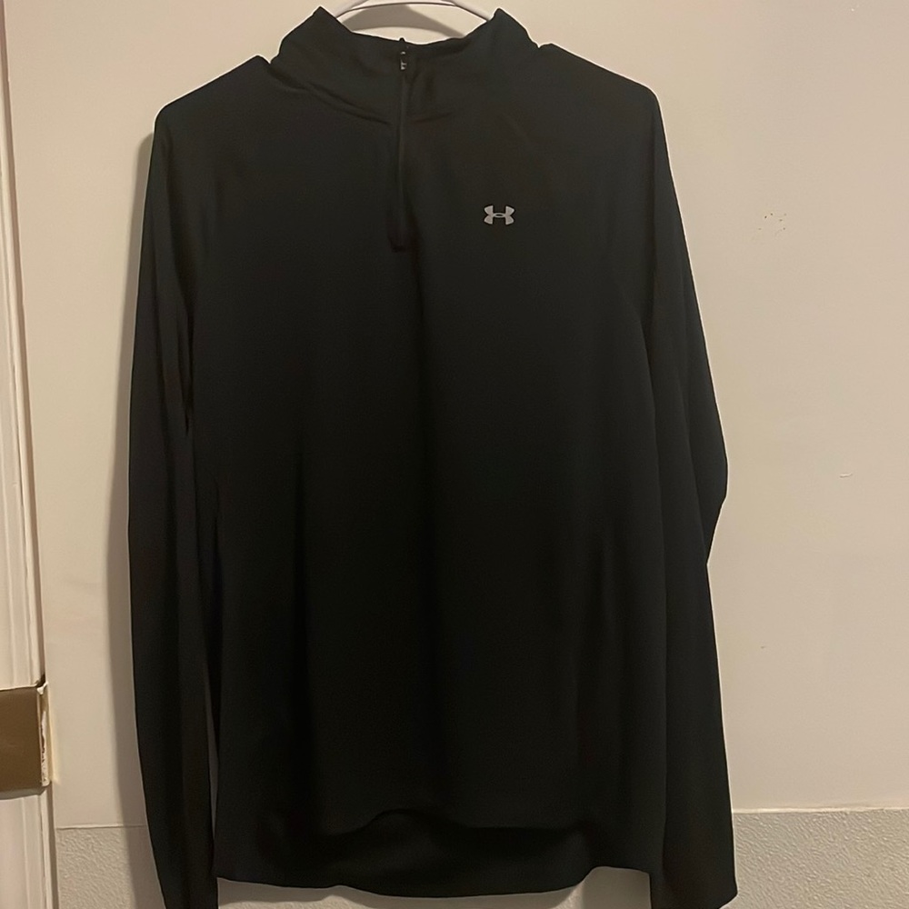 Under Armour Set my zip up smooth silky shirt great for working out